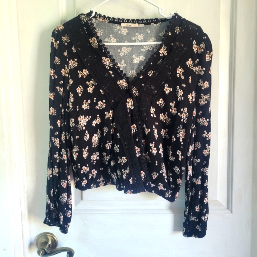 Francesca's | Black Floral Lace Trim V-Neck Longsleeve Blouse | Size Small